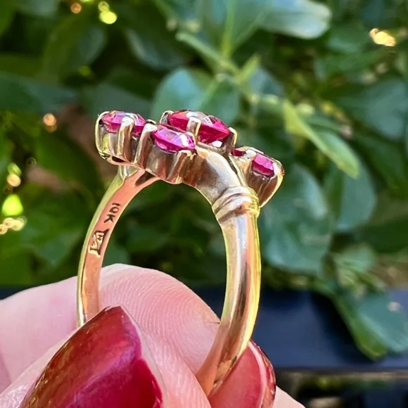 VINTAGE ART DECO SOLID 10K YELLOW GOLD SYNTHETIC RUBY CLUSTER COCKTAIL RING - Picture 3 of 16
